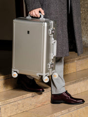 aluminum carry on with tsa lock, size 22” x 14” x 9”